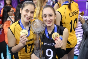 Ayça Aykaç Ve Tuğba Şenoğlu Yeniden Vakıfbank’Ta
