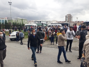 Bağcılar’Da Maaşlarını Alamadığını İddia Eden İşçiler Grev Yaptı
