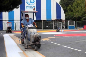 Bağcılar’Daki Okullarda Temassız Oyun Alanları Hazır
