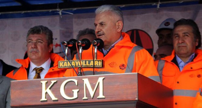 Bakan Binali Yıldırım Ilgaz Dağı Tüneli'nden seslendi