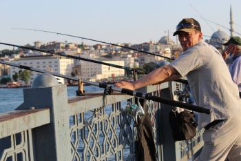 Bakan Koca Uyardı, Onlar Yine Kurallara Uymadan Balık Tuttu
