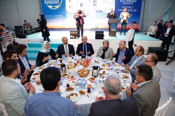 Bakan Müezzinoğlu, Sultangazi'de Hemşehrileriyle İftar Yaptı