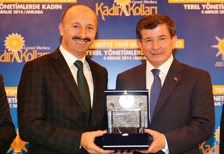 Başbakan Davutoğlu’ndan Başkan Altunay’a Ödül