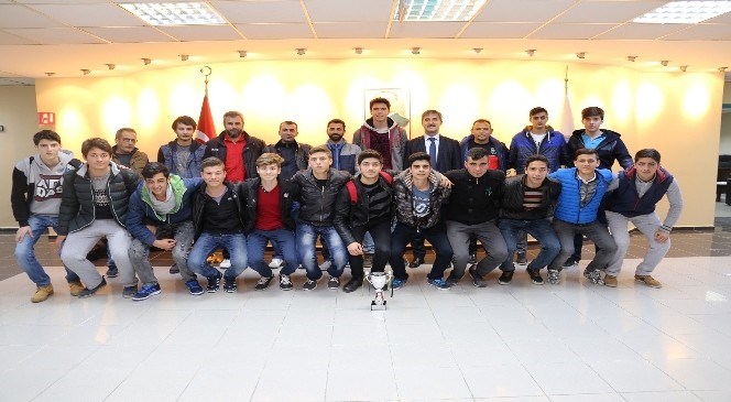 Başkan  Şirin  U17  Futbol  Takımı'na  Başarılar  Diledi