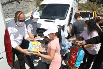 Başkan Deniz Köken Çocuklarla Merdiven Boyadı
