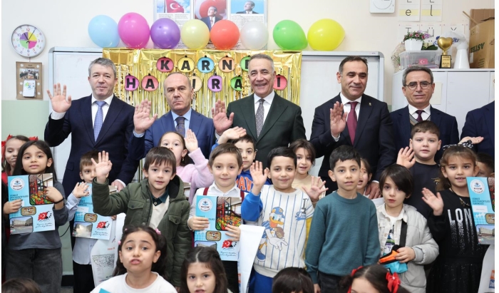 Başkan Dursun Miniklerin Karne Heyecanına Ortak Oldu
