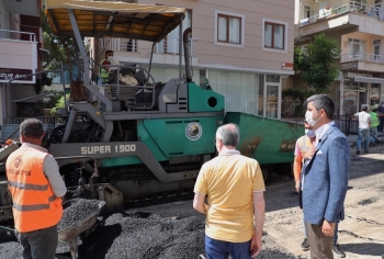 Başkan Gökhan Yüksel, Devam Eden Asfalt Çalışmalarını İnceledi
