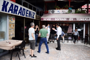 Başkan Yıldız Sütlüce’De Esnaf Ve Vatandaşların Taleplerini Dinledi
