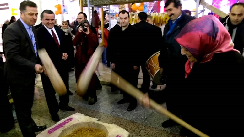 Belediye Başkanı İlçe Başkanı İle Dibek Dövdü