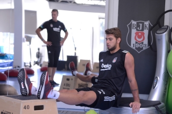 Beşiktaş, Salonda Çalıştı
