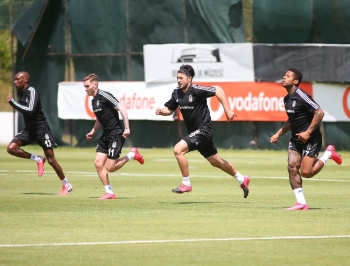 Beşiktaş Günün İlk İdmanını Tamamladı
