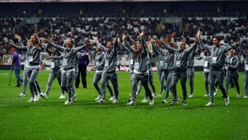 Beşiktaş Kadın Futbol Takımı, Vodafone Park’I Selamladı
