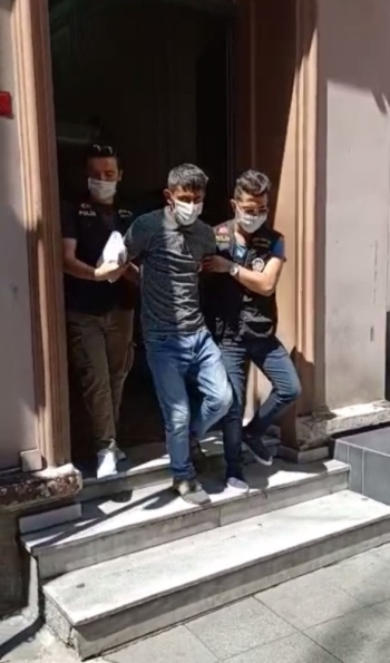 Beyoğlu’Nda Otomobil Sürücüsünü Bıçaklayan Değnekçi Yakalandı
