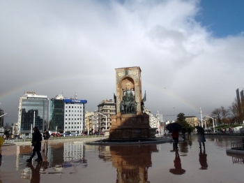 Boğaz’Da Oluşan Gökkuşağı Hayran Bıraktı
