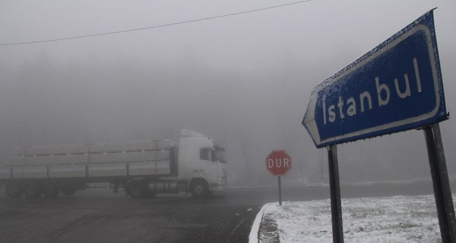 Bolu Dağı’nda kar yağışı ve sis etkili oldu