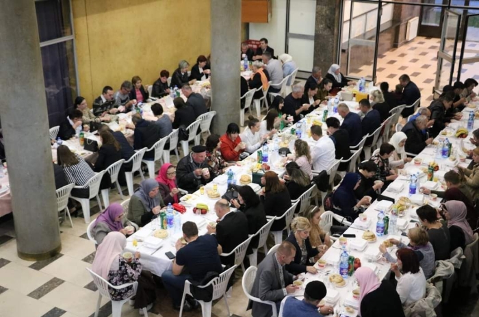 Bosna Hersek'te dev iftar sofrası kuruldu