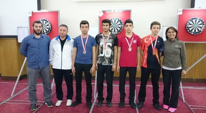 Bozüyüklü  Dart  Sporcuları  Antalya'dan  Madalya  İle  Döndüler