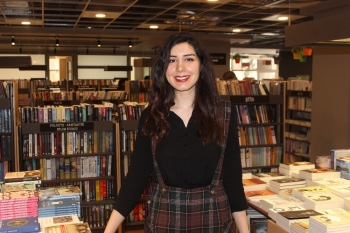 Bu Kitap Evinde Hissedarlar Sokak Hayvanları
