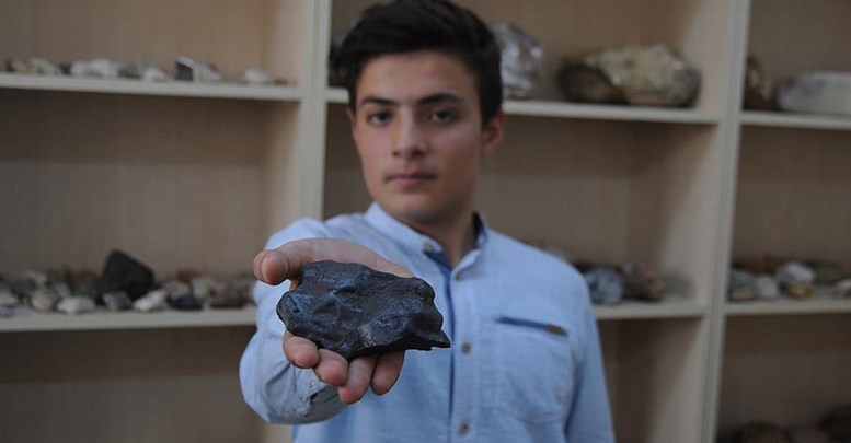 Bulduğu meteor taşını satıp okuluna müze yaptırmak istiyor