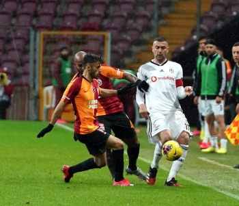 Burak Yılmaz, Antalya Maçında Cezalı
