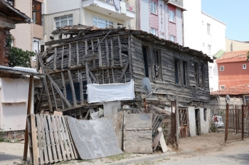 Büyükçekmece’Deki Tarihi Rum Evleri Sosyal Yaşam Merkezine Dönüşecek
