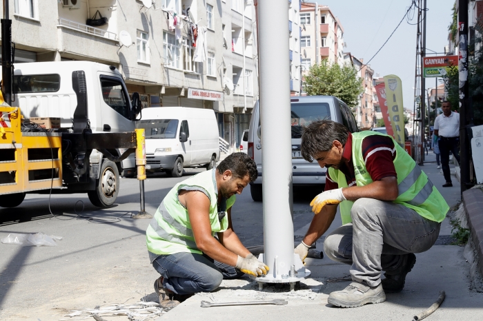 Cadde ve Sokaklara Modern Aydınlatma Direkleri 