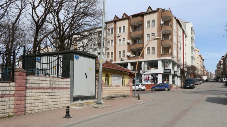 Çamlık Caddesi ve Oniki Evler’in Elektrik Hatları Yenilendi