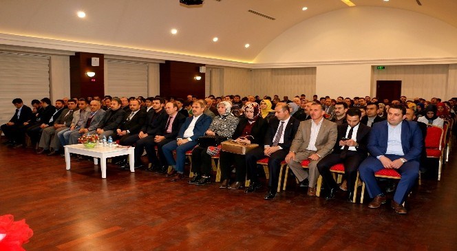 Çankırı'da  'medeniyet  Fikri  ve  Eğitim  Tasavvuru'  Konulu  Konferans