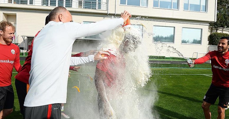 Carole'e Brezilya usulü doğum günü kutlaması