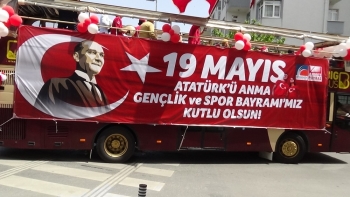 Çekmeköy’De Otobüslü Bando Takımı İle 19 Mayıs Kutlaması
