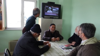 Cemaatle Namaza Ara Verildi, Vatandaşlar Namazlarını Evde Kıldı
