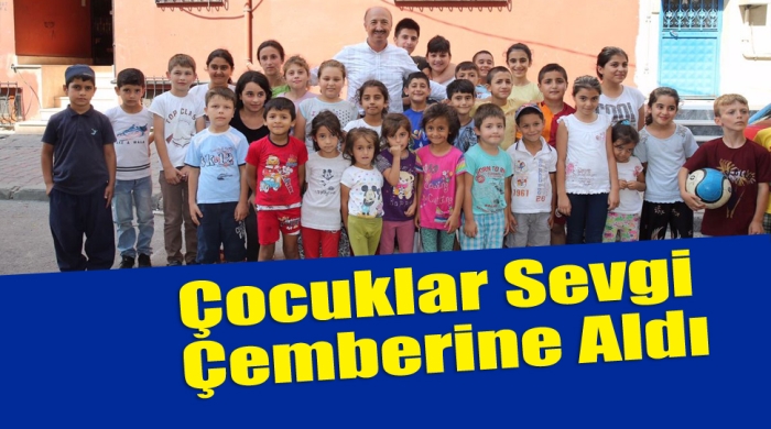 Çocuklar Sevgi Çemberine aldı