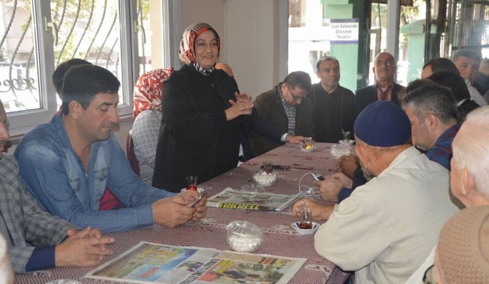 Cuma namazı sonrası cemaatle sohbet etti