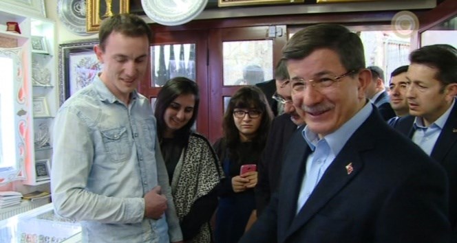 Davutoğlu'ndan esnaf ziyareti