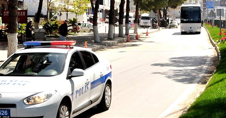 Dikili'ye getirilen göçmenler Kırklareli'ndeki kampa gönderildi