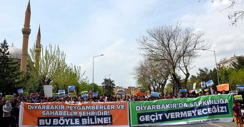 Diyarbakır'da HDK LGBTİ Meclisinin paneline tepki