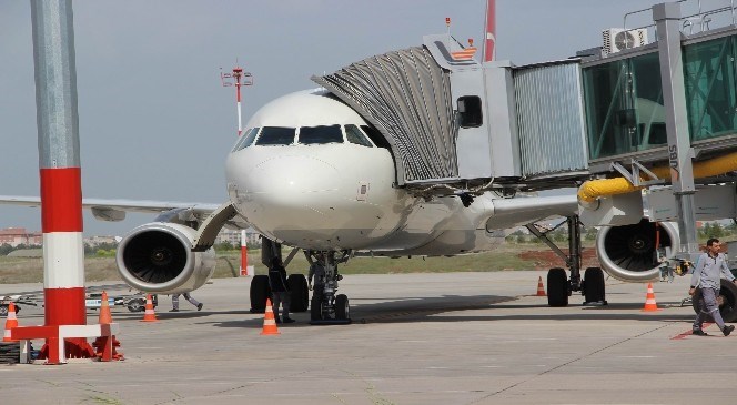 Diyarbakır'dan  Erbil'e  Gerçekleşen  İlk  Seferde  71  Kişi  Uçtu