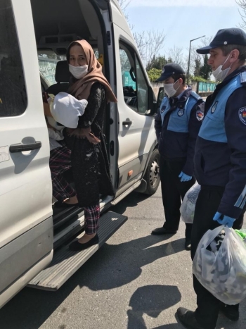 Doğum Sonrası Taburcu Olan Kadını Belediye Ekipleri Evine Götürdü
