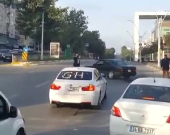 Düğün Konvoyundaki Trafik Magandası 