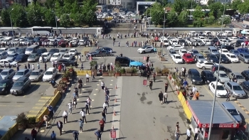 Duruşmaların Başlamasıyla Birlikte Kartal Adliyesi’Nde Metrelerce Kuyruk Oluştu
