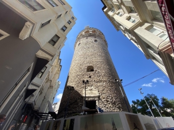 Ebabil Kuşları İçin Galata Kulesi’Nin Etrafındaki İskeleler Söküldü
