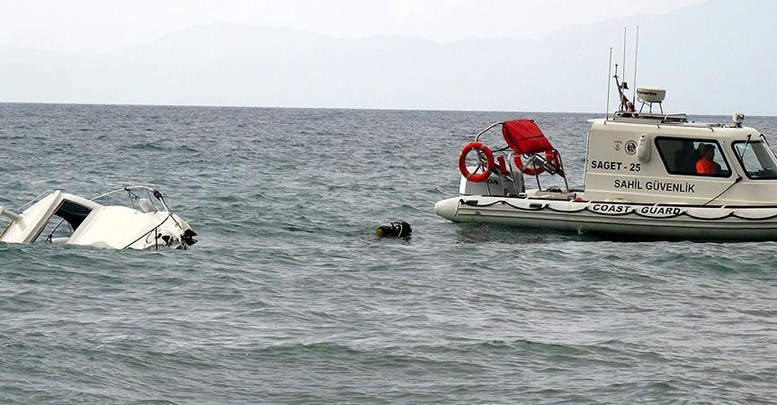 Enez'de kaçakları taşıyan tekne battı