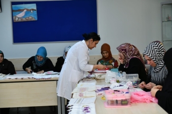 Esenyurt Belediyesi’Nden Kadınlara Ücretsiz İğne Oyası Kursu
