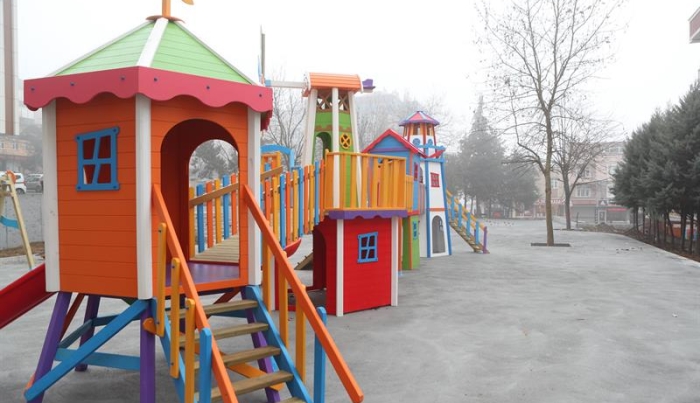 Eski Hizmet Binası Alanına Yeni Park