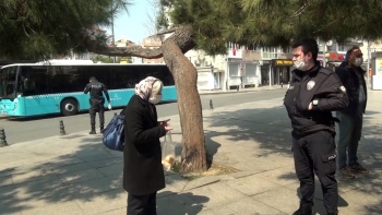 Fatih’Te Yasaktan Habersiz Güvercinleri Beslemek İçin Sokağa Çıktı
