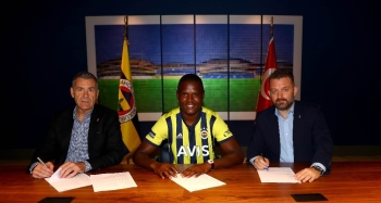 Fenerbahçe, Samatta’Yı Kadrosuna Kattı
