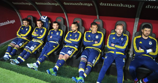 Fenerbahçe'de neler oluyor ? İşte yaşanan kavgalar ve perde arkaları!