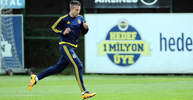 Fenerbahçe'de Van Persie takımla çalıştı