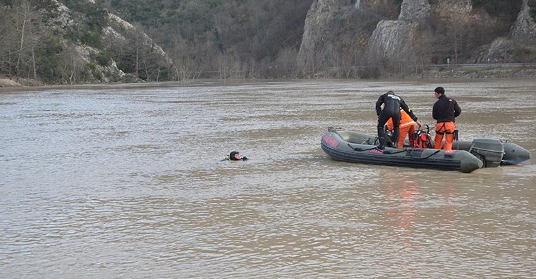 Filyos Çayı'ndaki kayıplarının mezarı olsun istiyorlar