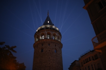 Galata Kulesi Görsel Şölen Ve Konserlerle Ziyaretçilere Açıldı
